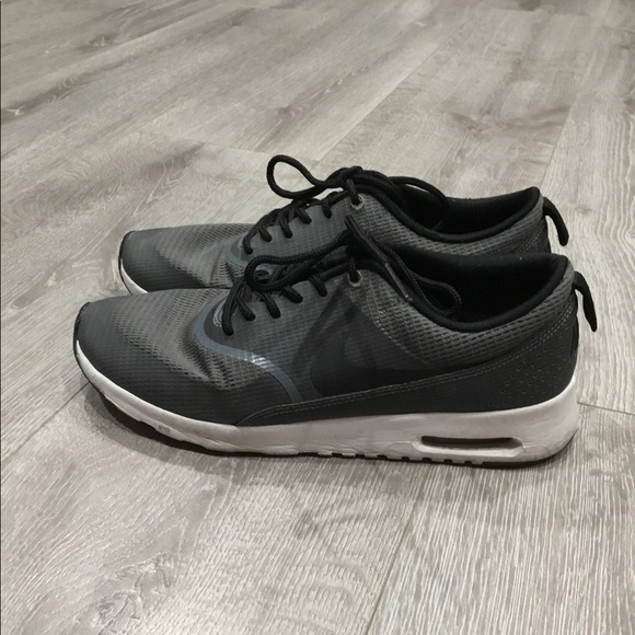 Nike Shoes - Nike air Max Thea
